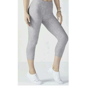 Fabletics Mid Rise Salar PowerHold Capri Leggings